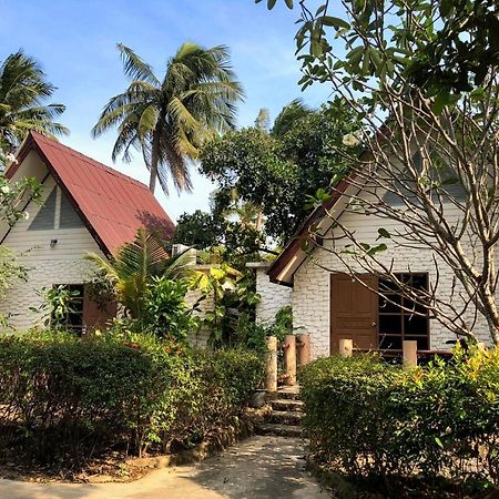 Blue Beach Resort Baanphakrimlay Exterior foto