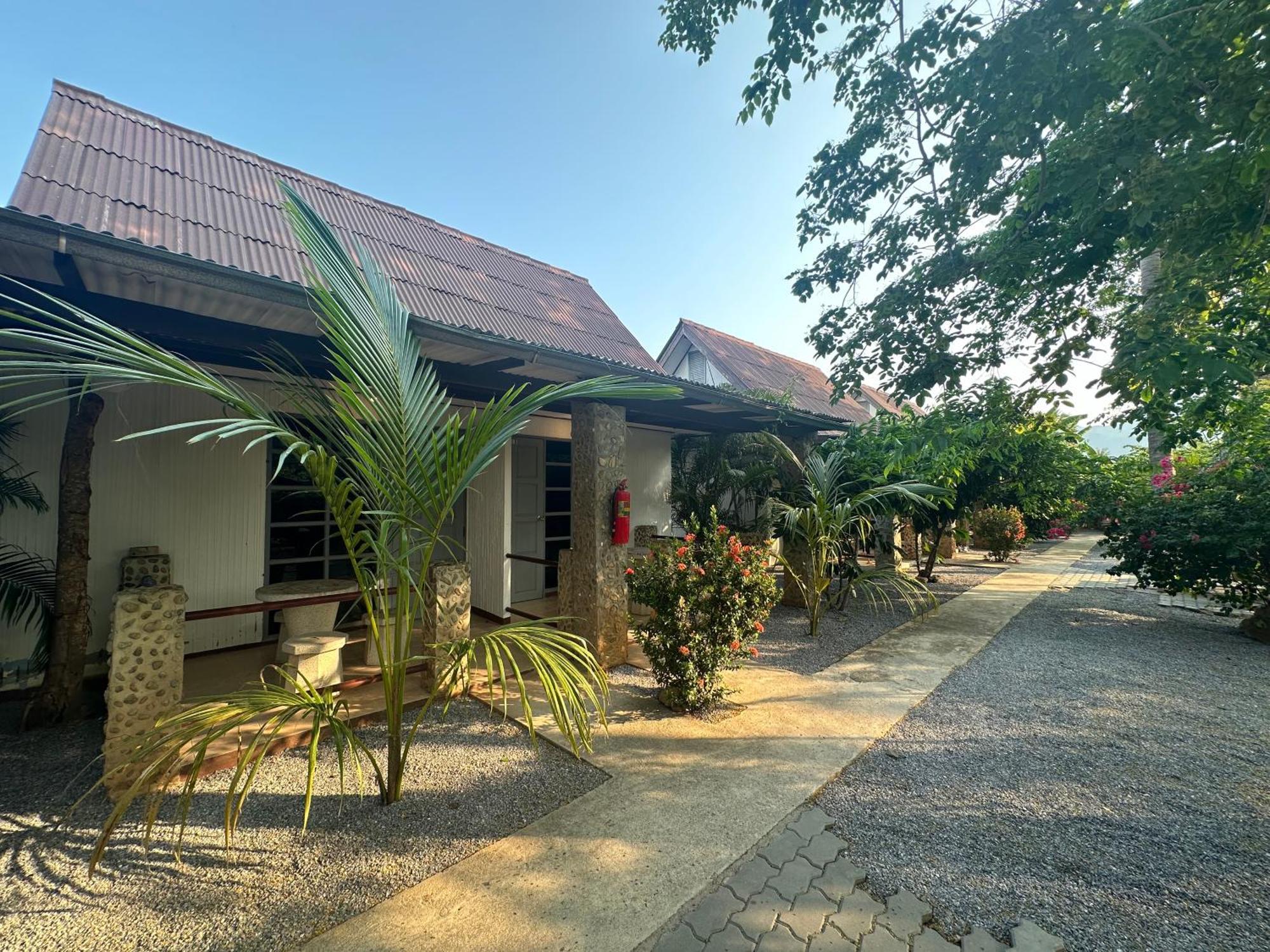 Blue Beach Resort Baanphakrimlay Exterior foto